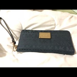 Wallet/wristlet